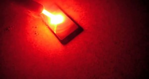 Thử thách độ bền của  Amazon Fire Phone với lửa